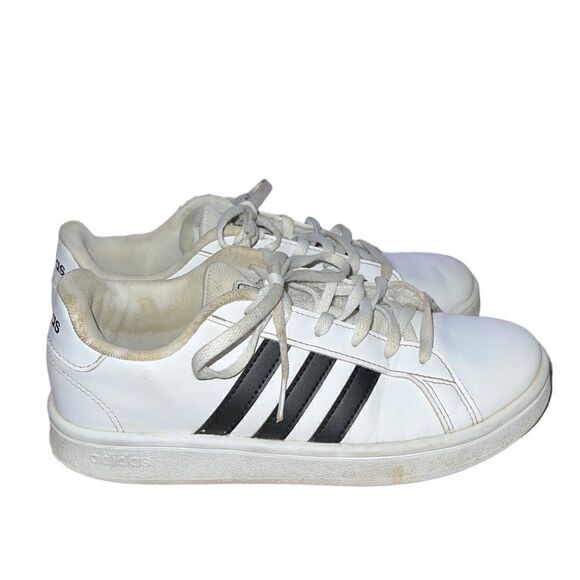 Adidas white and black leather unisex youth sneakers size 3 - Picture 1 of 10